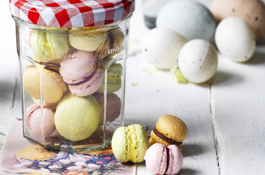 Mini Easter Macarons