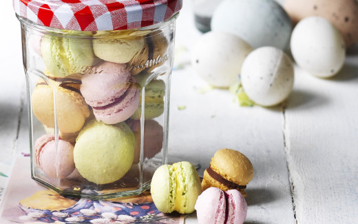 Mini Easter Macarons