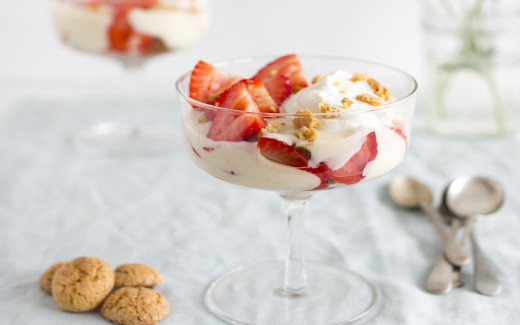 Amaretti Rhubarb and Custard Trifles