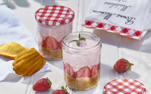 Madeleine Strawberry Picnic Pots